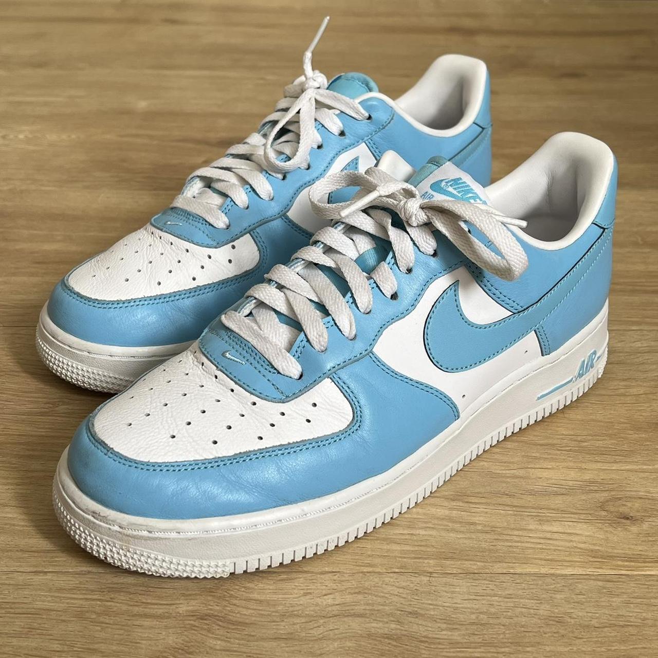Nike Men's Blue and White Trainers | Depop