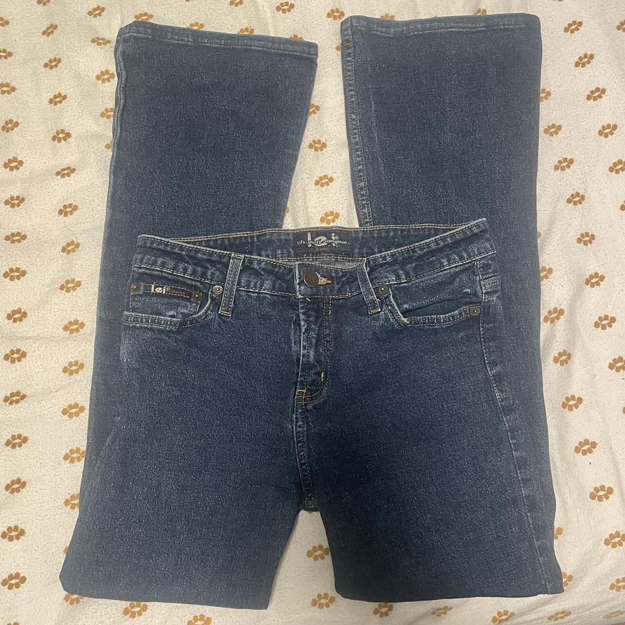 L.e.i. Women's Navy and Blue Jeans | Depop