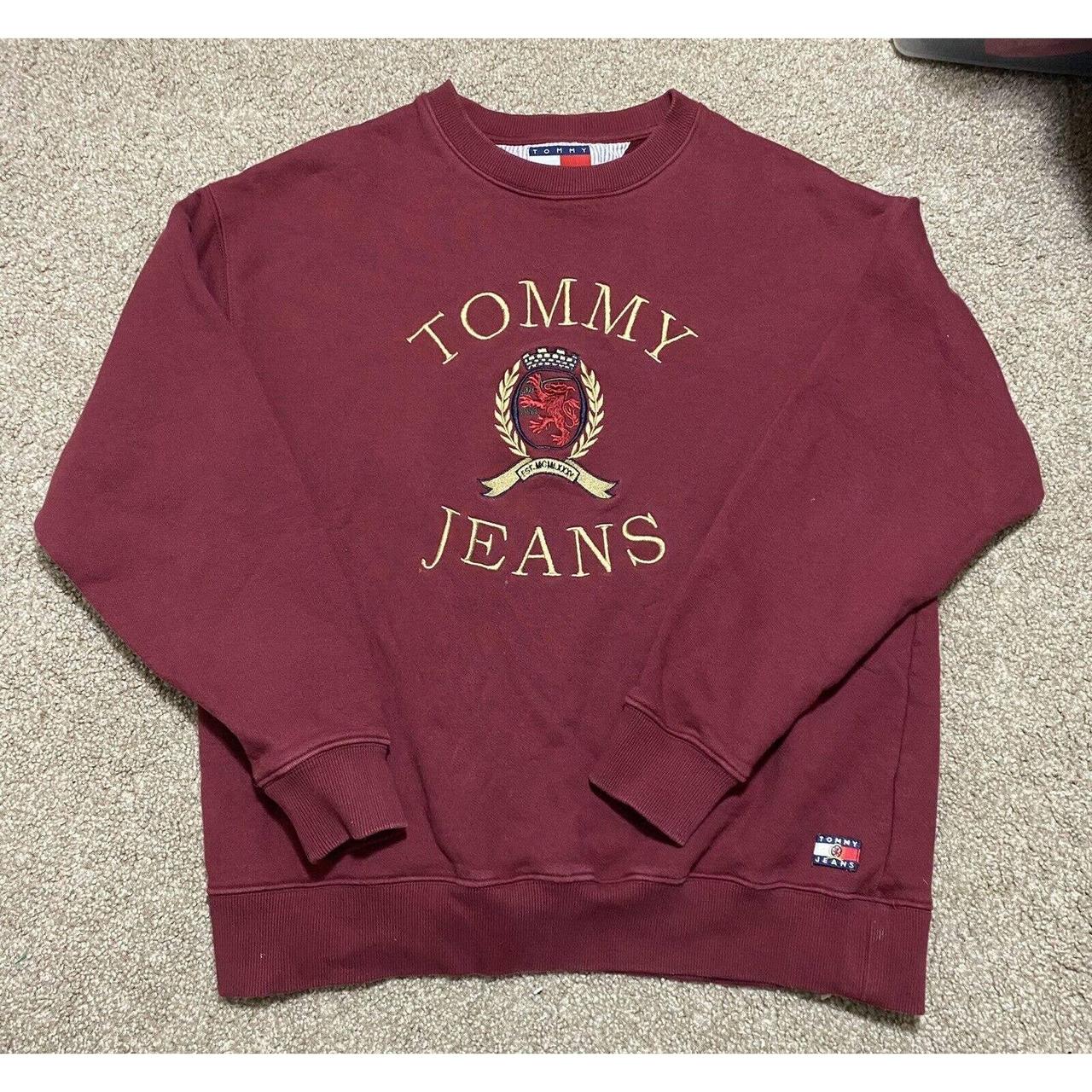 Tommy jeans capsule crest deals logo sweatshirt