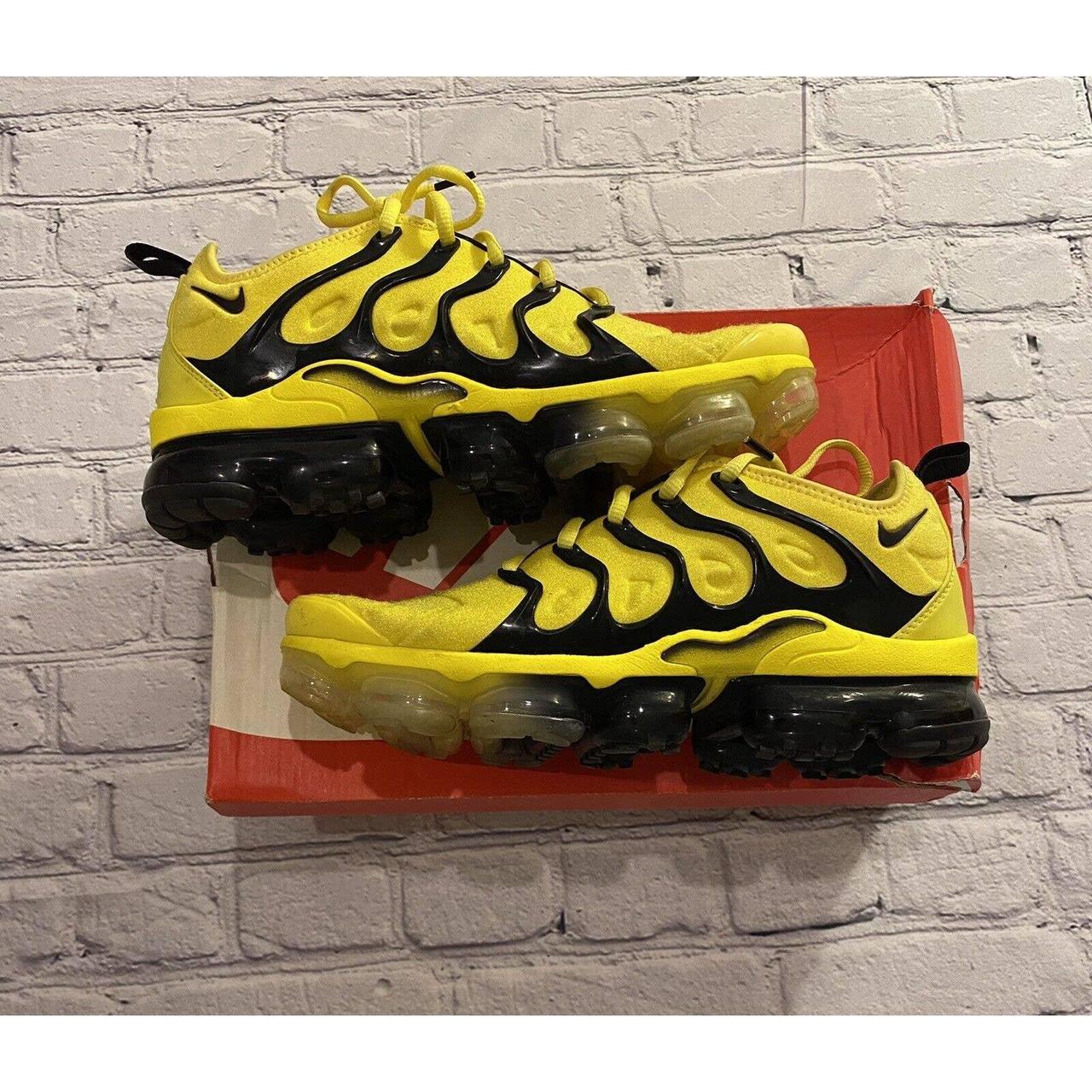 Yellow black clearance vapormax plus