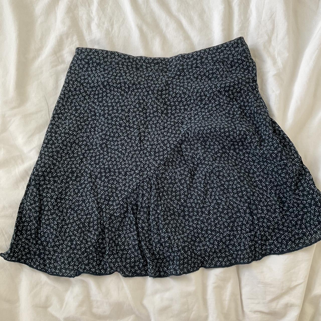 H&M floral blue mini skirt. Really cute and in great... - Depop