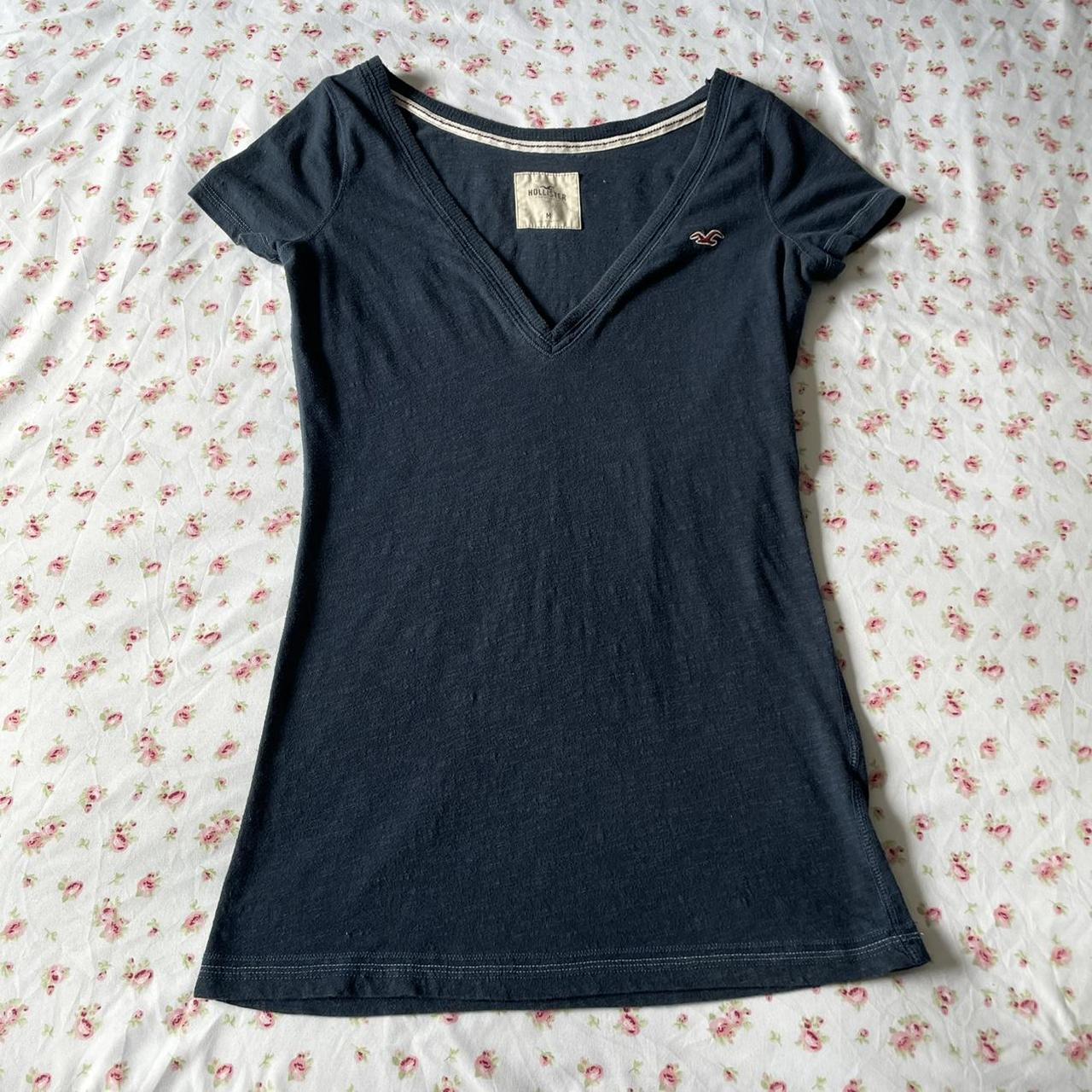 Hollister Co. Women's Navy and Blue T-shirt | Depop