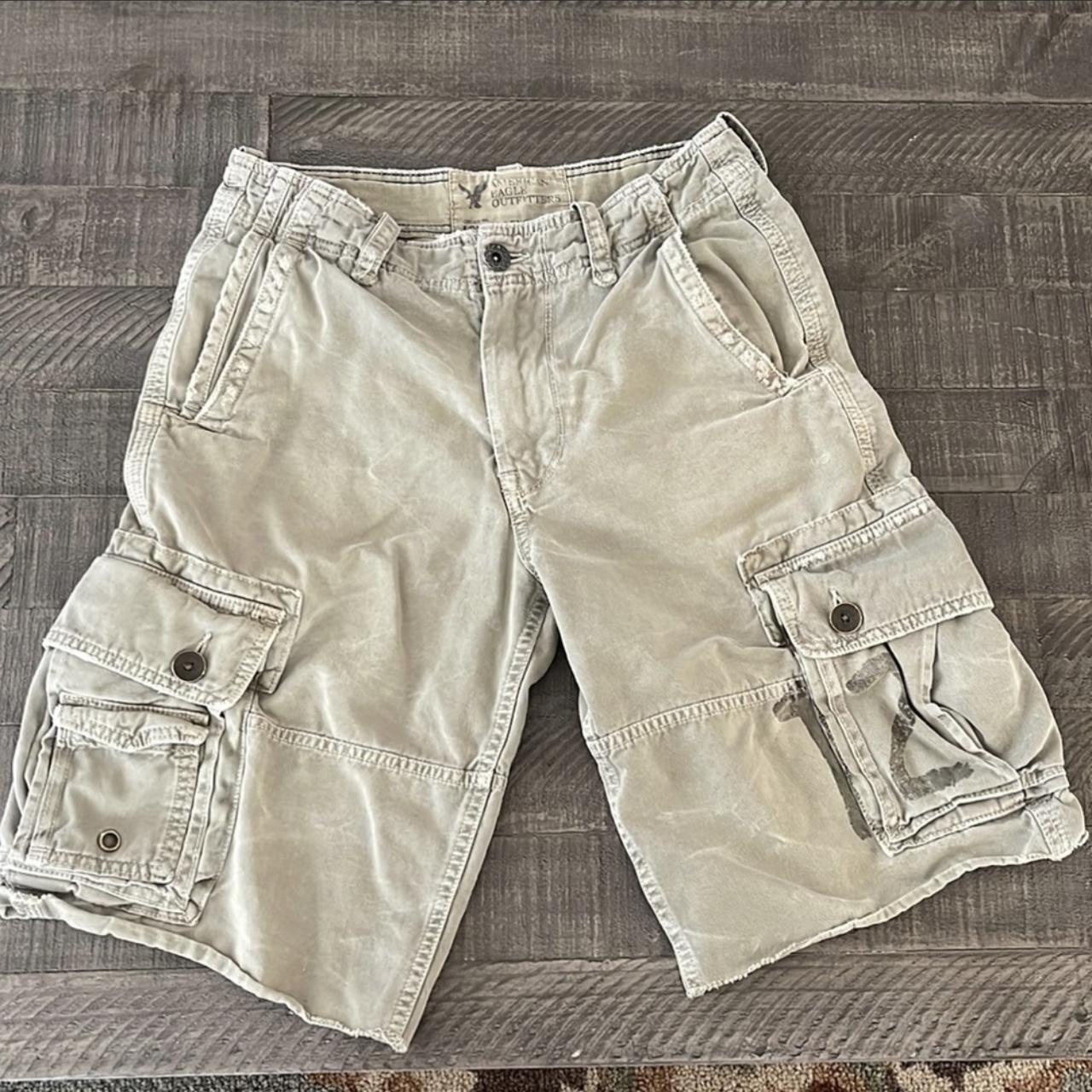 American eagle longer on sale length cargo shorts