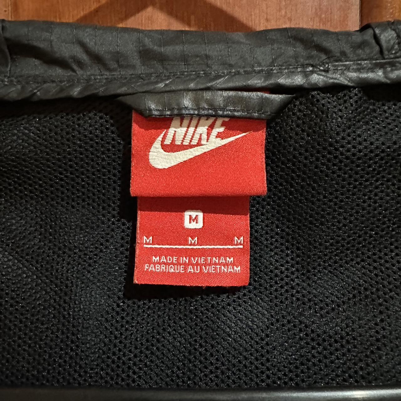 Nike windbreaker, in excellent condition, except for... - Depop