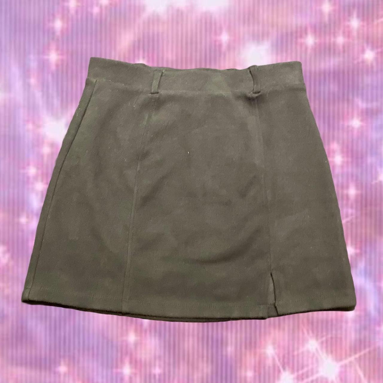 item listed by clos3tg3ms