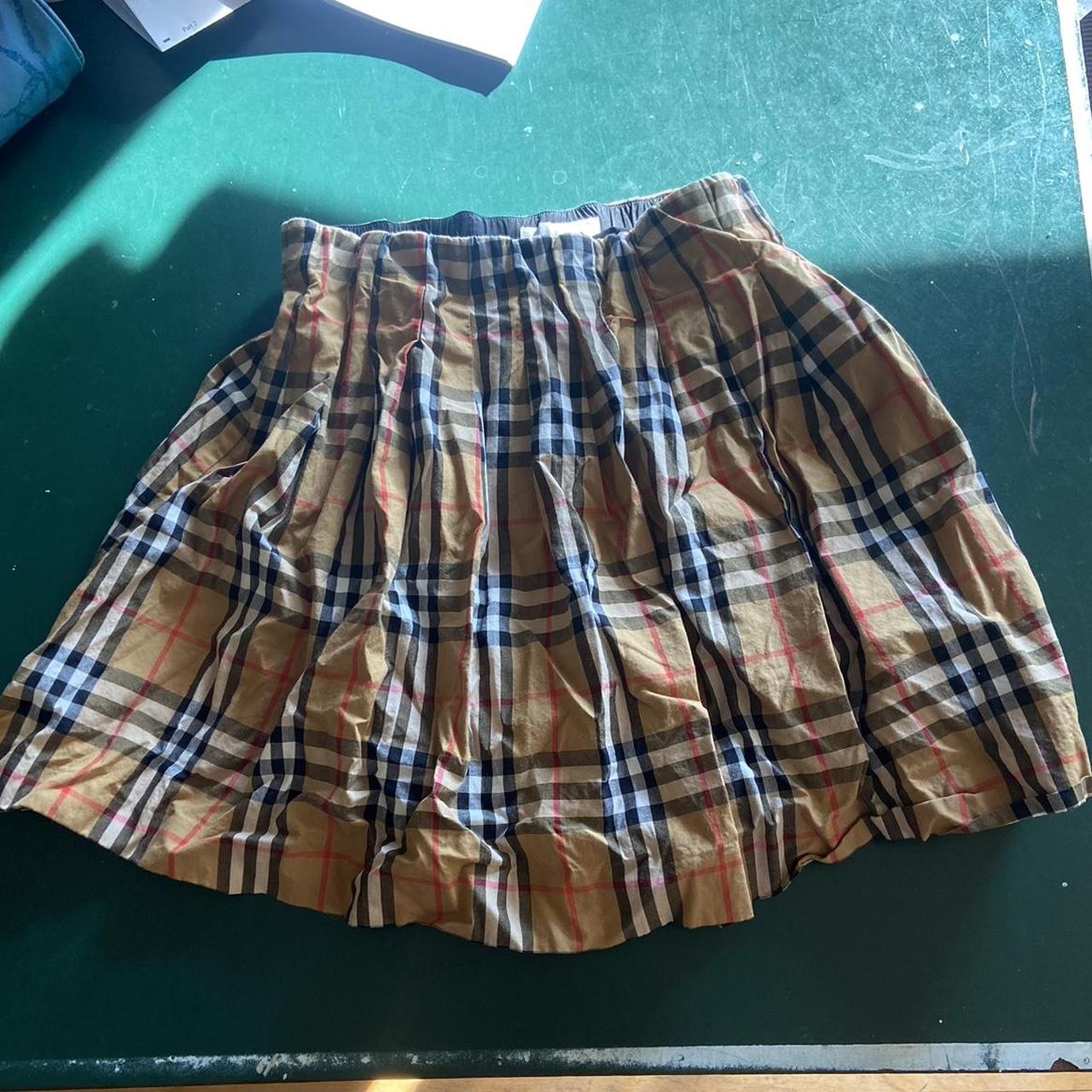 BURBERRY child S skirt can fit an adult with a