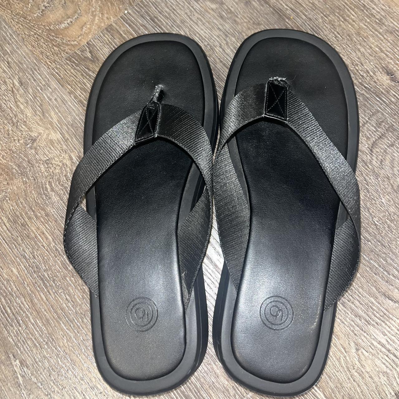 Outfitters on sale flip flops