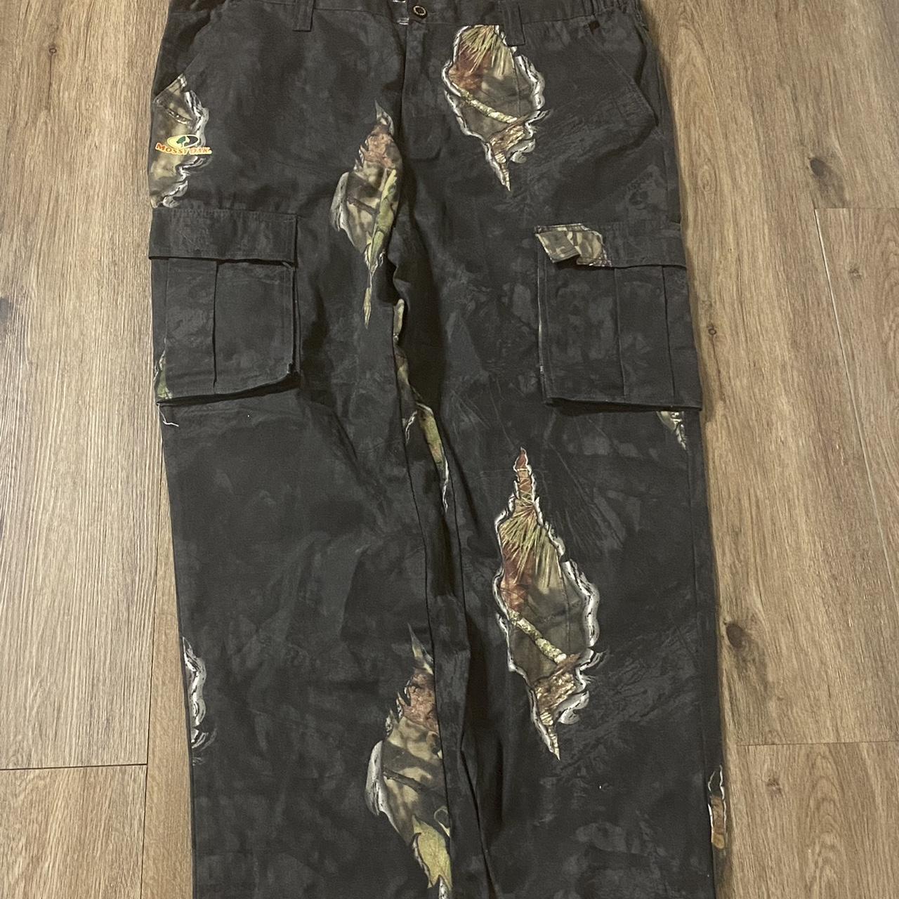 Y2k baggy black mossy oak pants in a size 40 and... - Depop