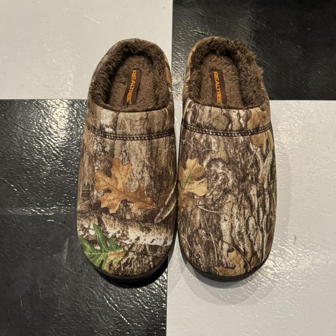 Camo Slides Realtree camo slippers Size Large (fits... - Depop