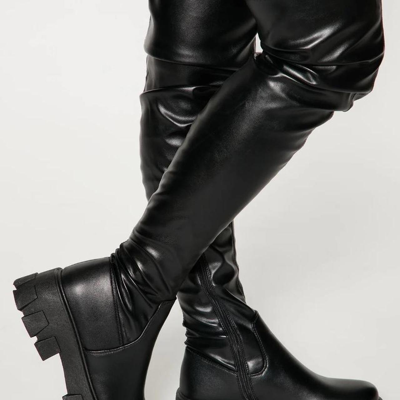 Black boots hot sale fashion nova