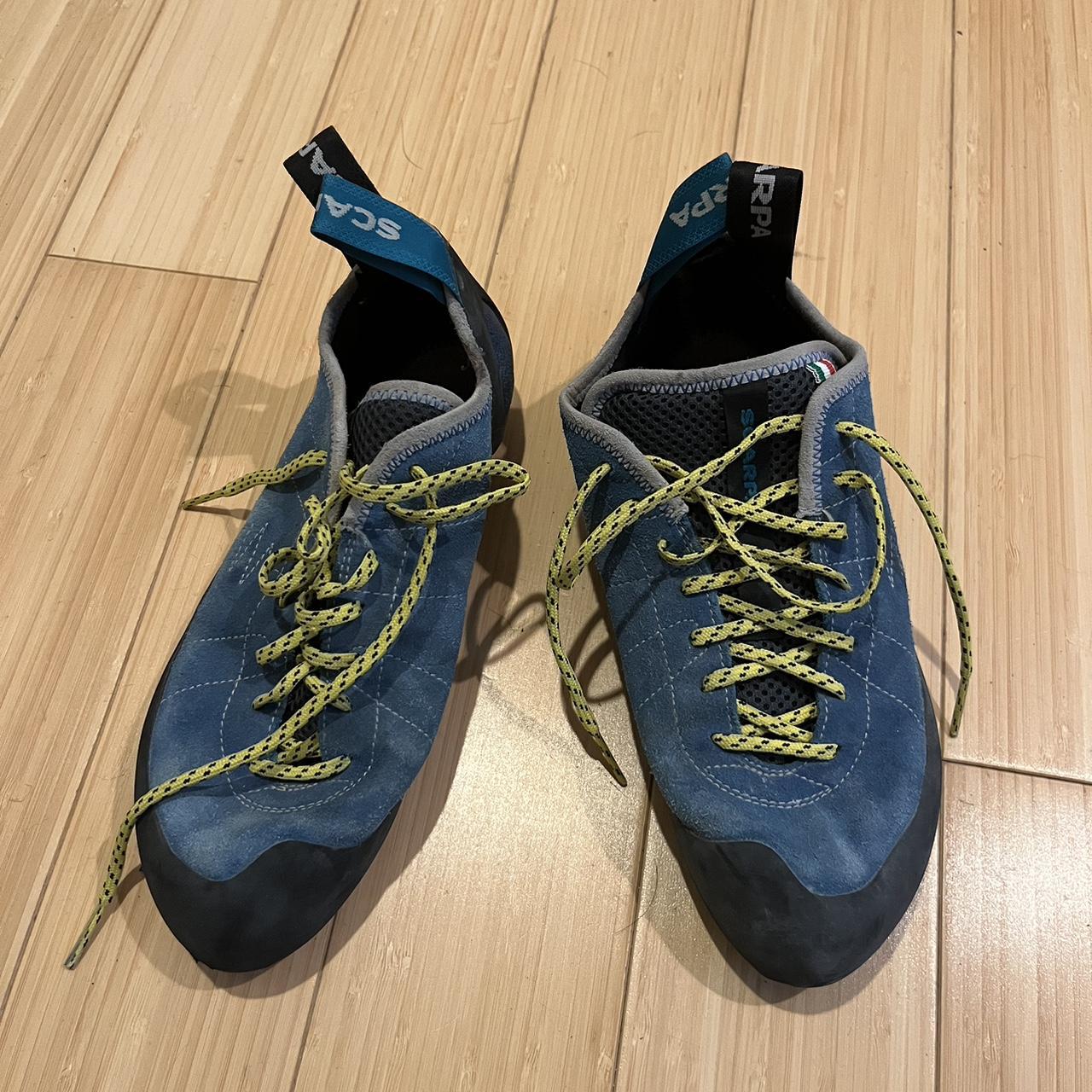 Size 9 hot sale climbing shoes