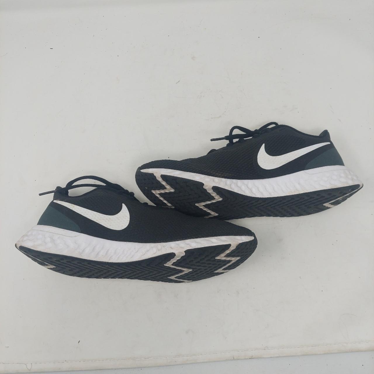 nike revolution 5 black and white womens