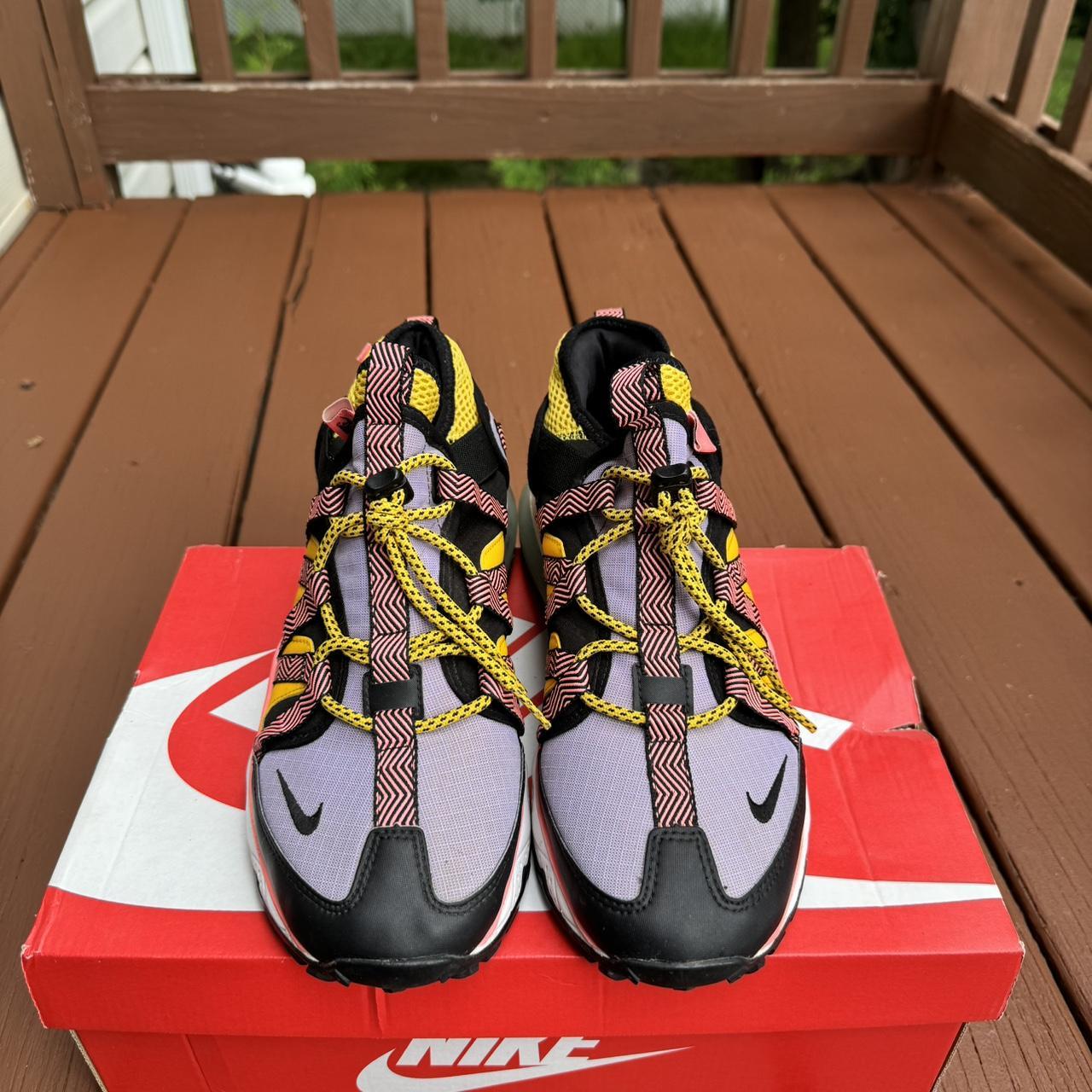 Nike bowfin yellow deals