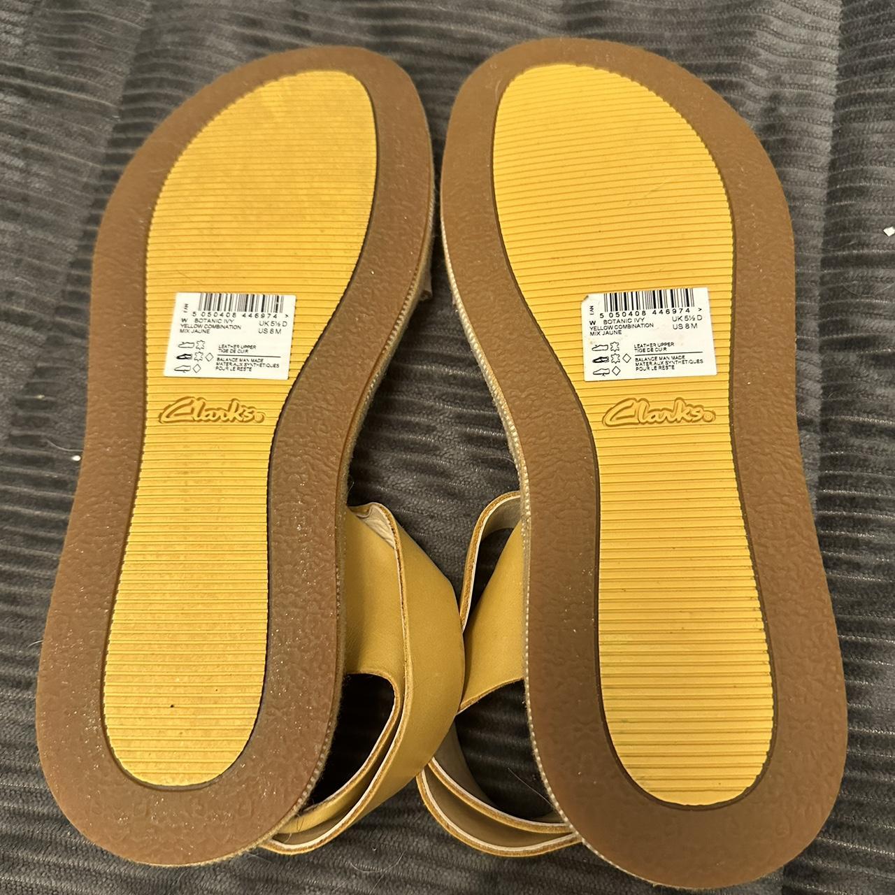 Clarks yellow flip flops best sale