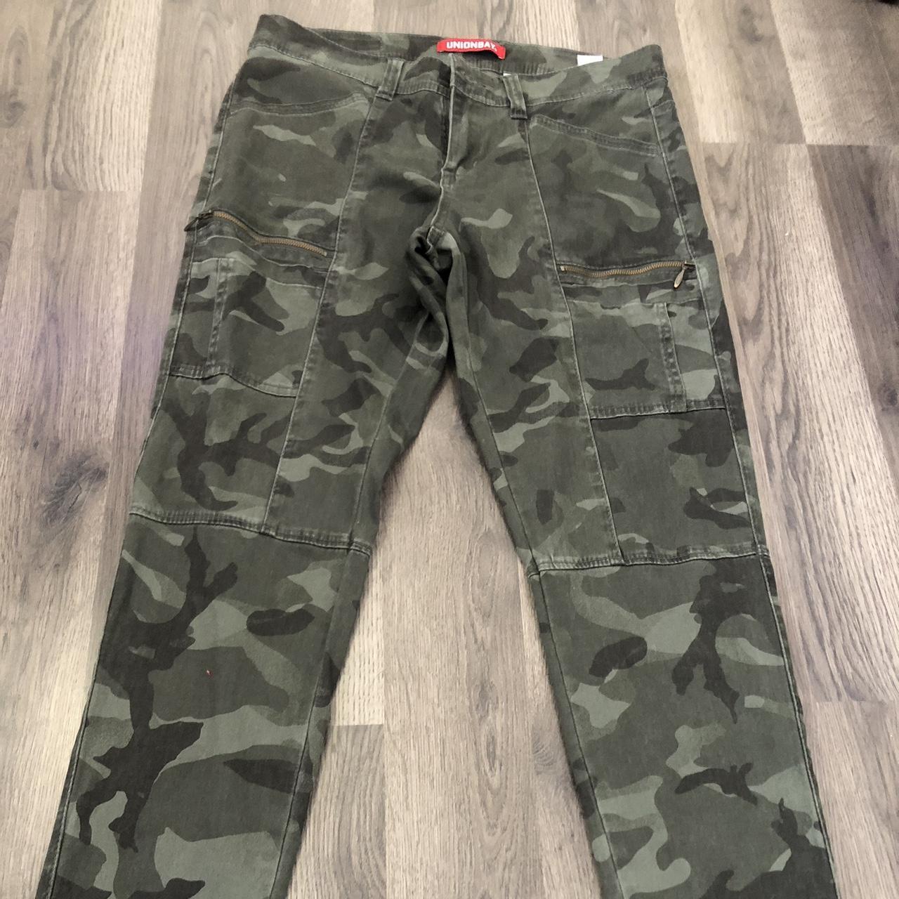 Women's Khaki and Green Trousers | Depop