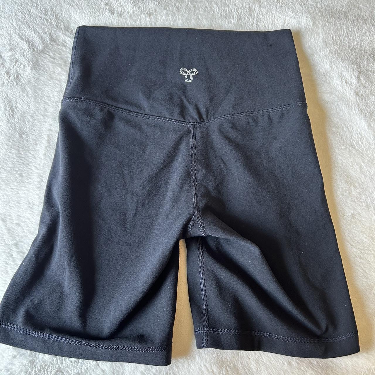 Aritzia Women's Black Shorts | Depop