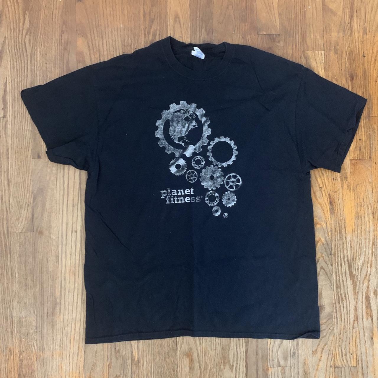 Vintage Planet fitness tee SIZE:XL Has no stains is - Depop