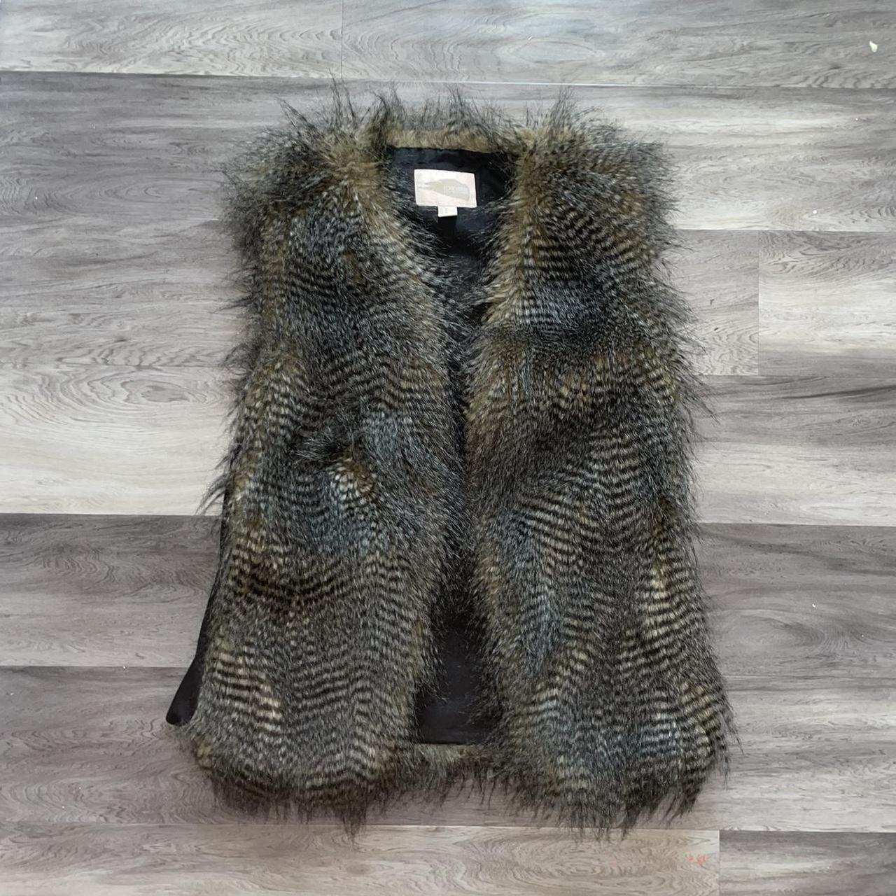 Forever 21 faux fur vest. SIZE M NEVER WORN Depop