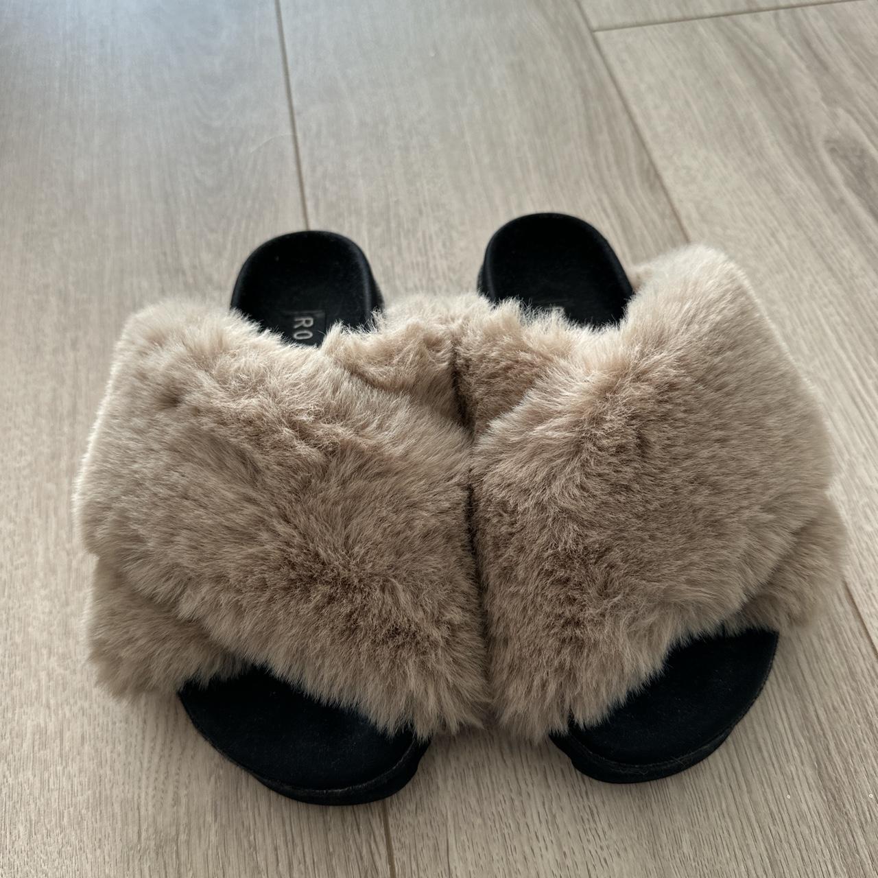 Roam fuzzy slippers - Depop