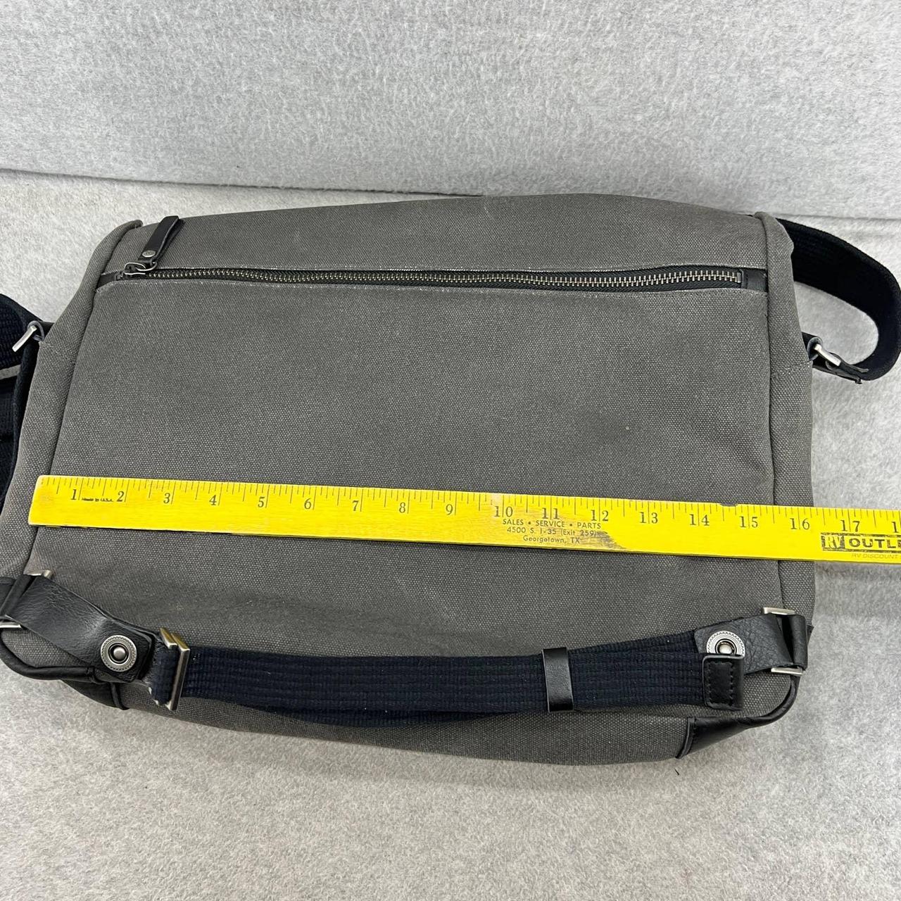 Timbuk2 brand grey messenger bag. This is a solid - Depop