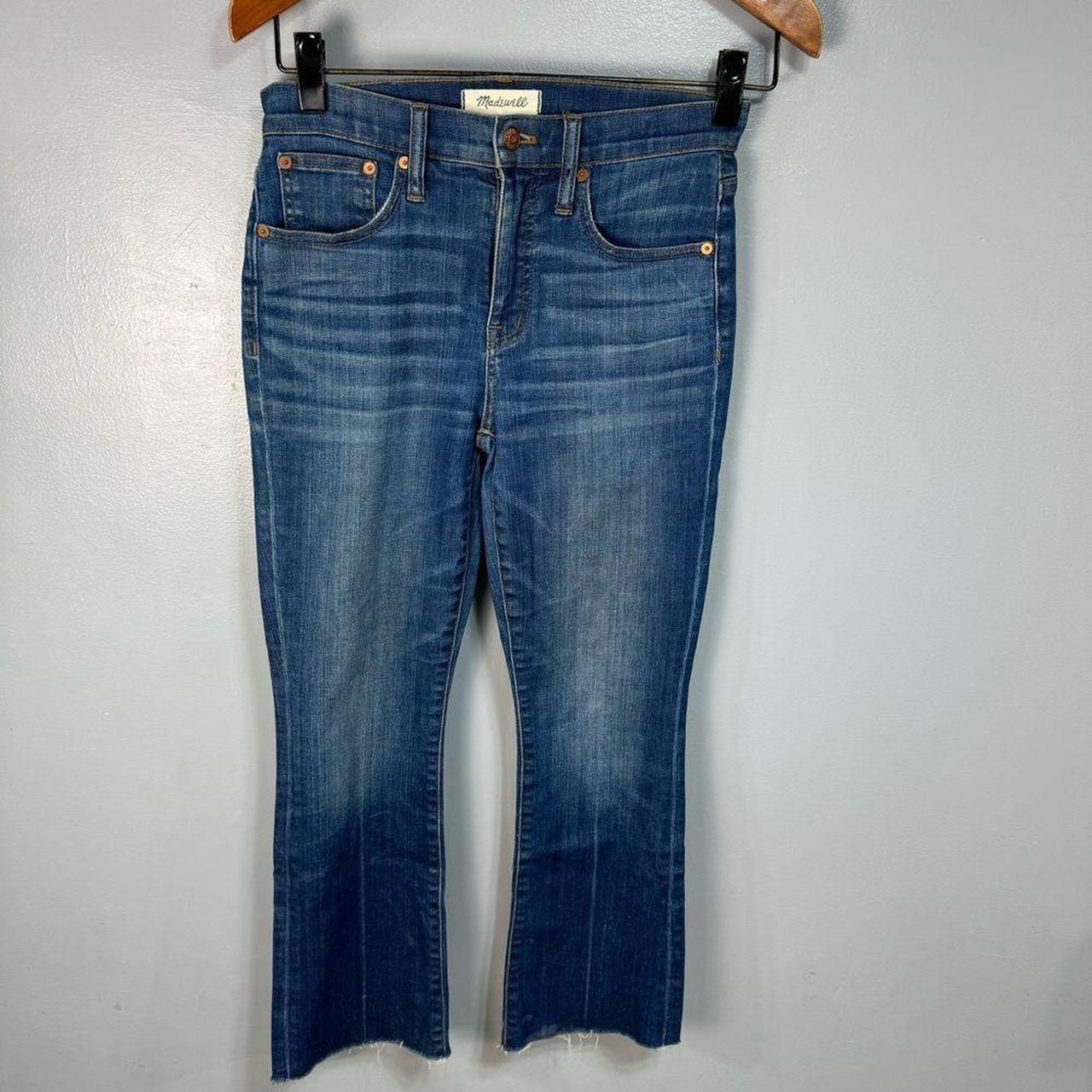 Measurements laying flat •Waist 25” •Inseam Depop