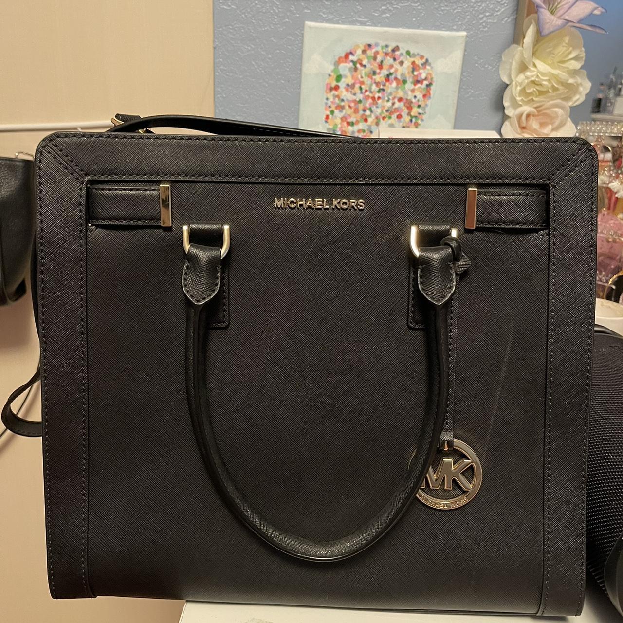 Michael kors authentic black purse, barely used