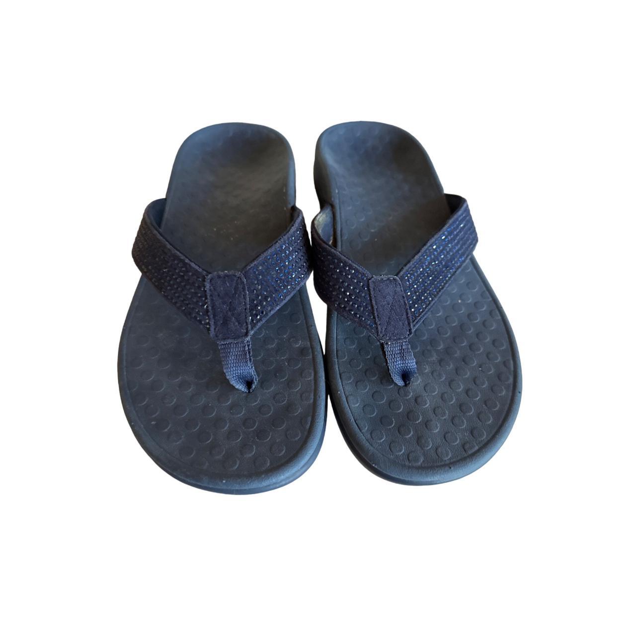 Vionic navy best sale blue flip flops