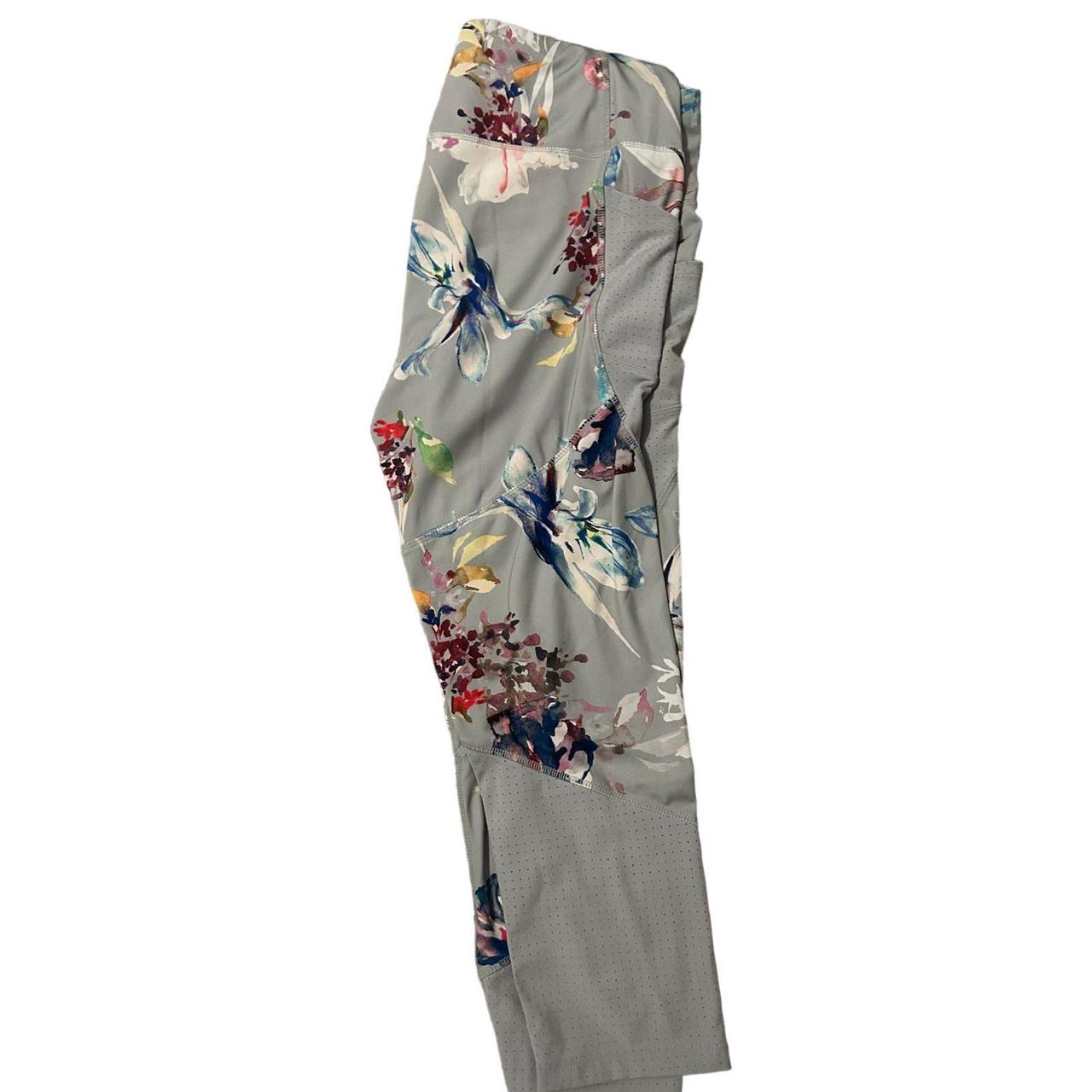 Floral print Capri AVIA brand workout leggings, with - Depop