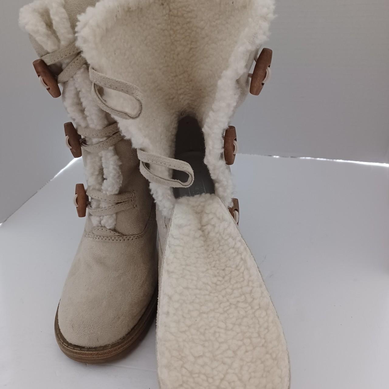 Warm fuzzy Arizona boots with heels Mid calf... - Depop