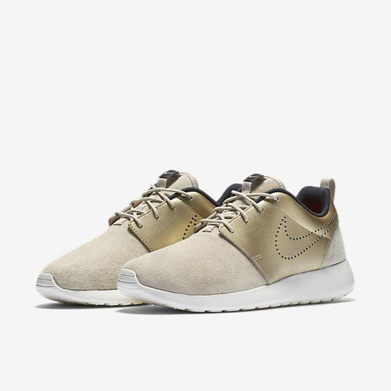 Nike roshe one prm suede hotsell