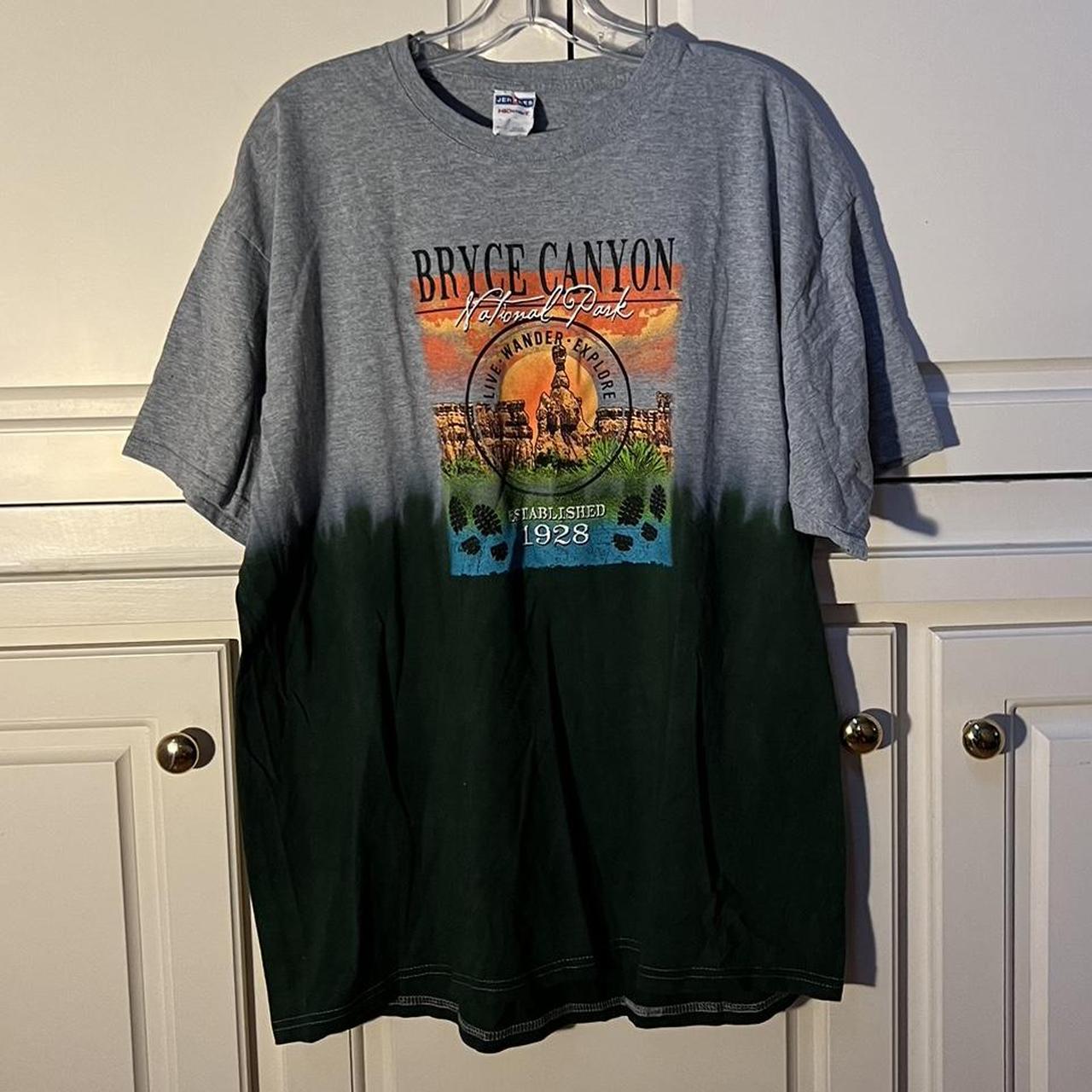 Men's Grey and Green T-shirt | Depop