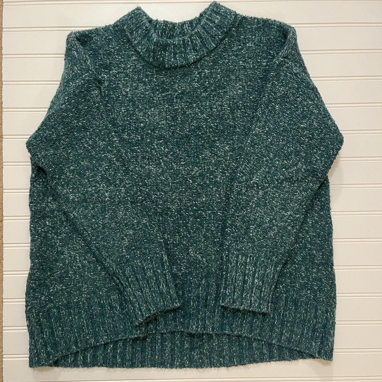 green and white old navy sweater size medium $5.00... - Depop