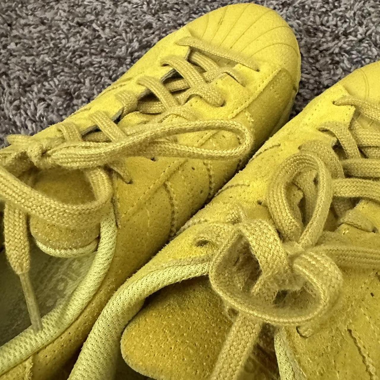 Mustard color outlet adidas