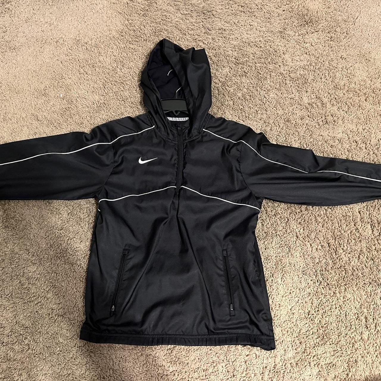 nikewind breaker