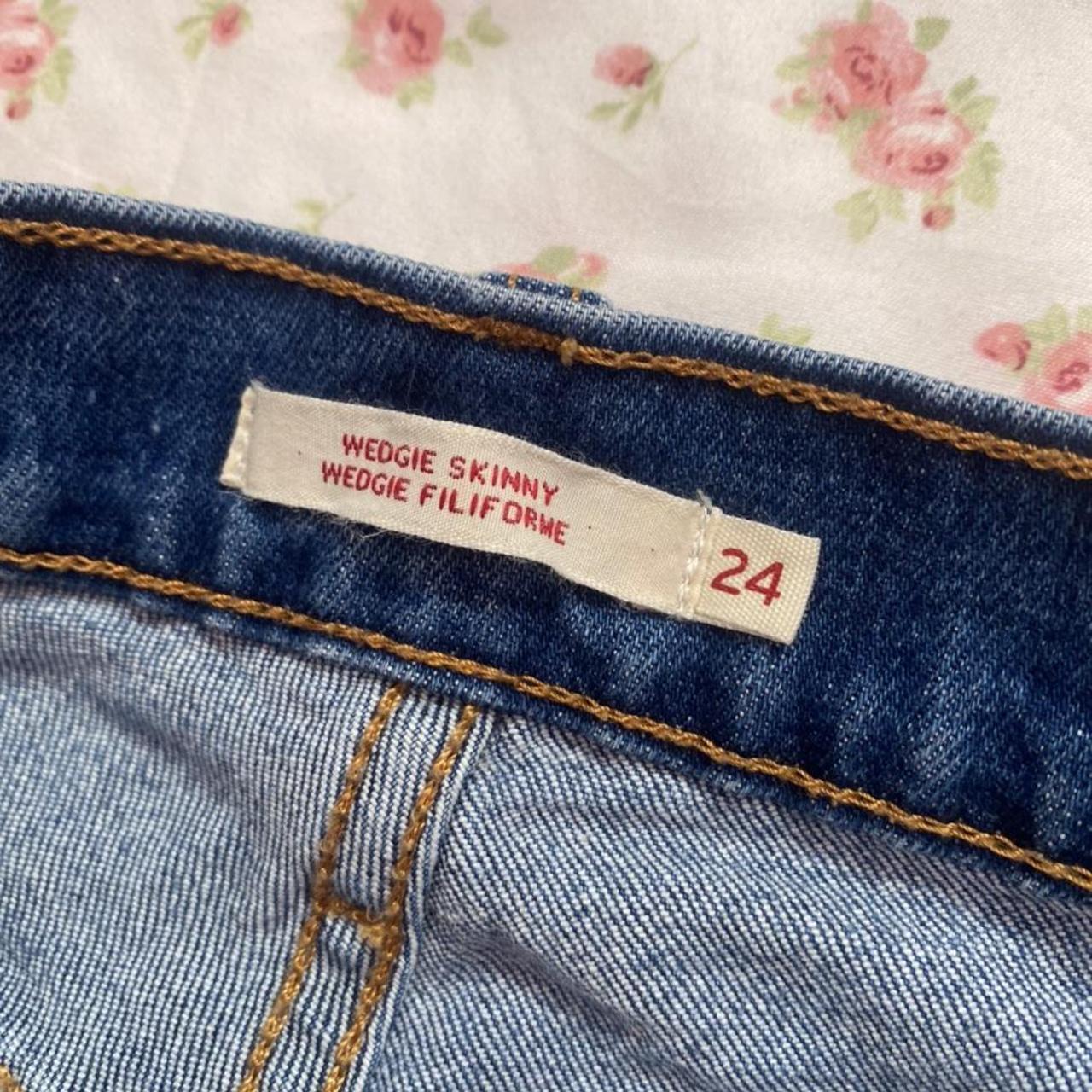 Levi’s Skinny Jeans Has buttons instead of zipper... Depop