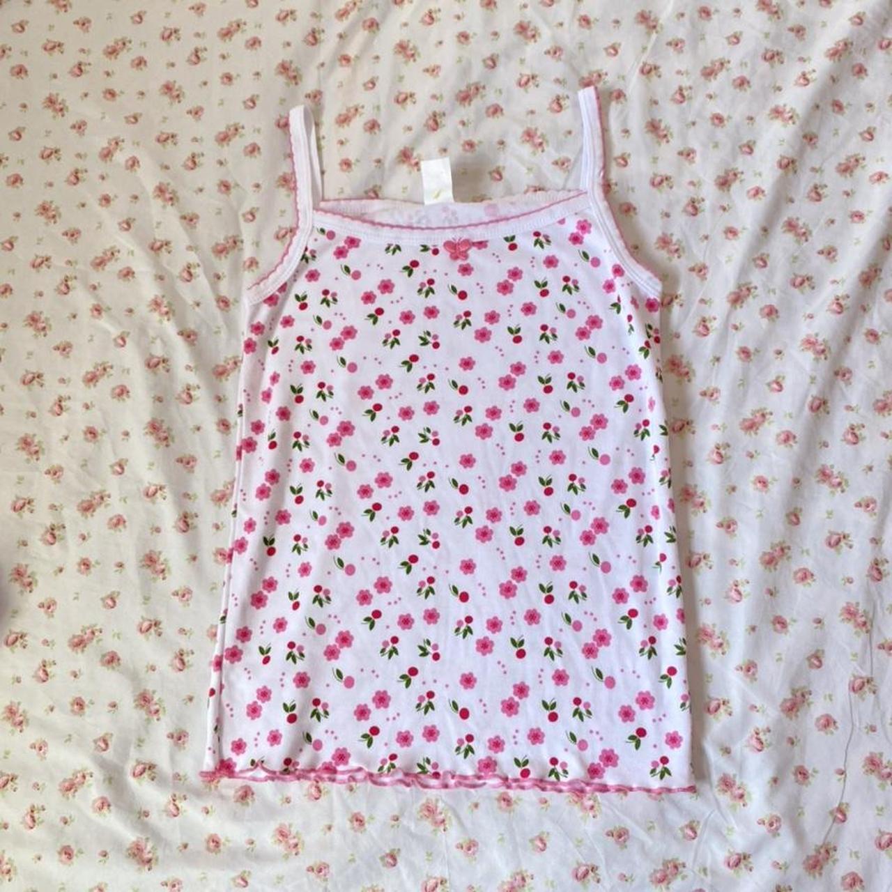 Adorable Floral Cami 🌸 Has a butterfly in the... - Depop