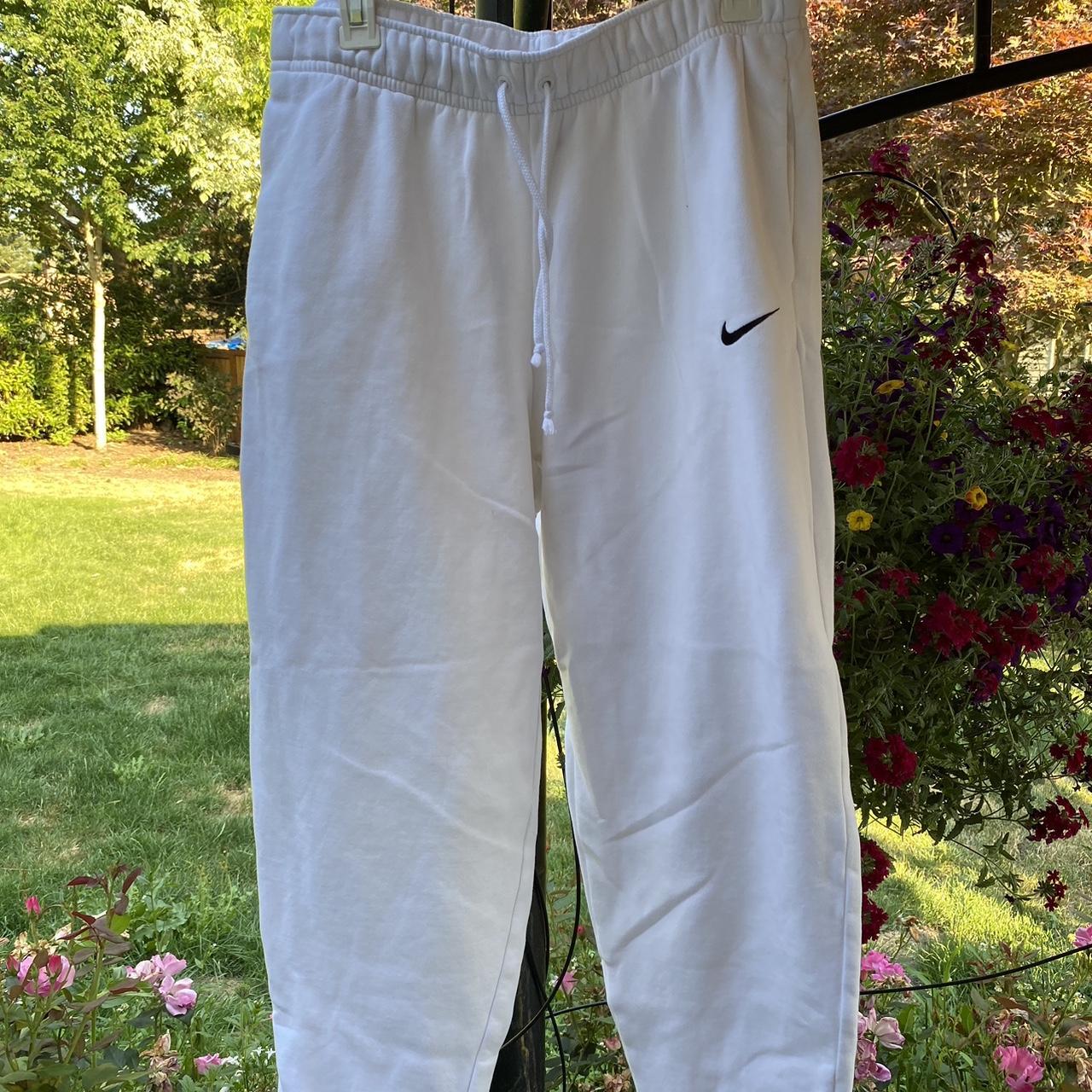 Nike white baggy sweatpants. Size M. Great condition