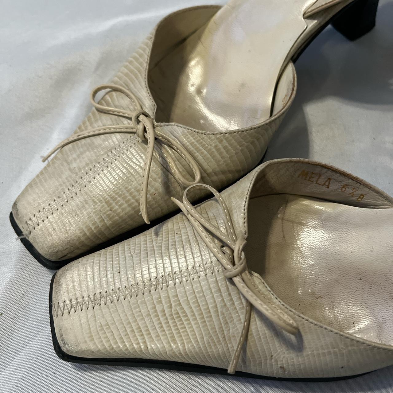 Vjntage 90s Italian Nude Bow Kitten Heels •Classic... - Depop