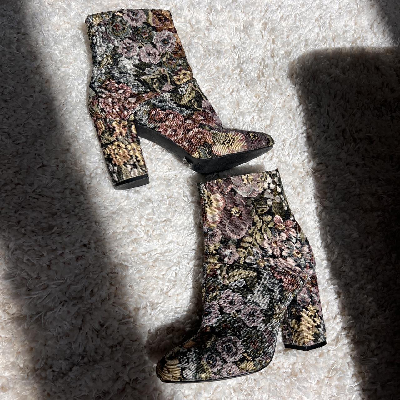 Floral urban-outfitters-tapestry - Depop