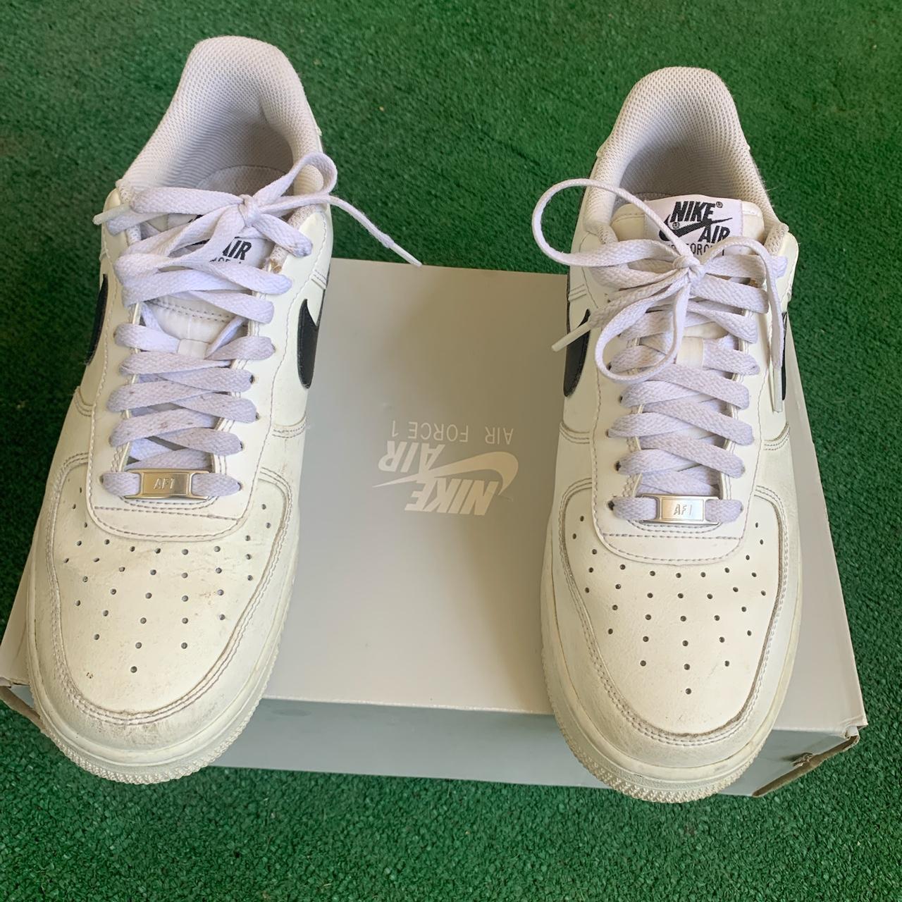 air force 1's black and white