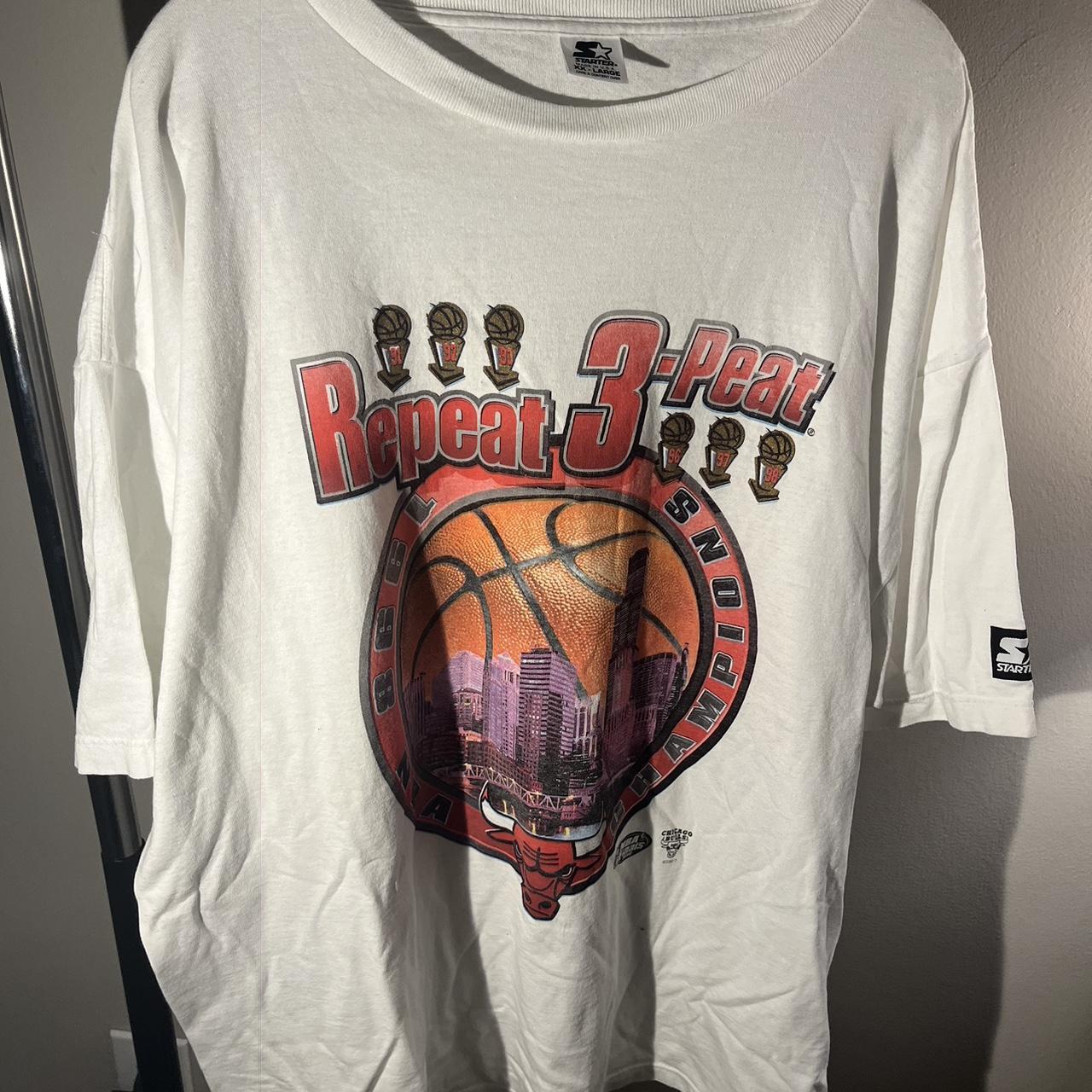 90s Starter Chicago Bulls 3-peat T-shirt Firm, no... - Depop