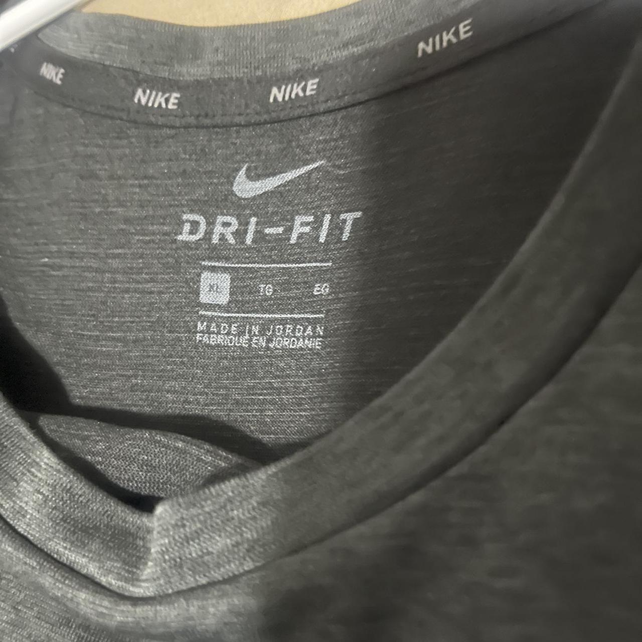 Nike Men's Grey and Black T-shirt | Depop