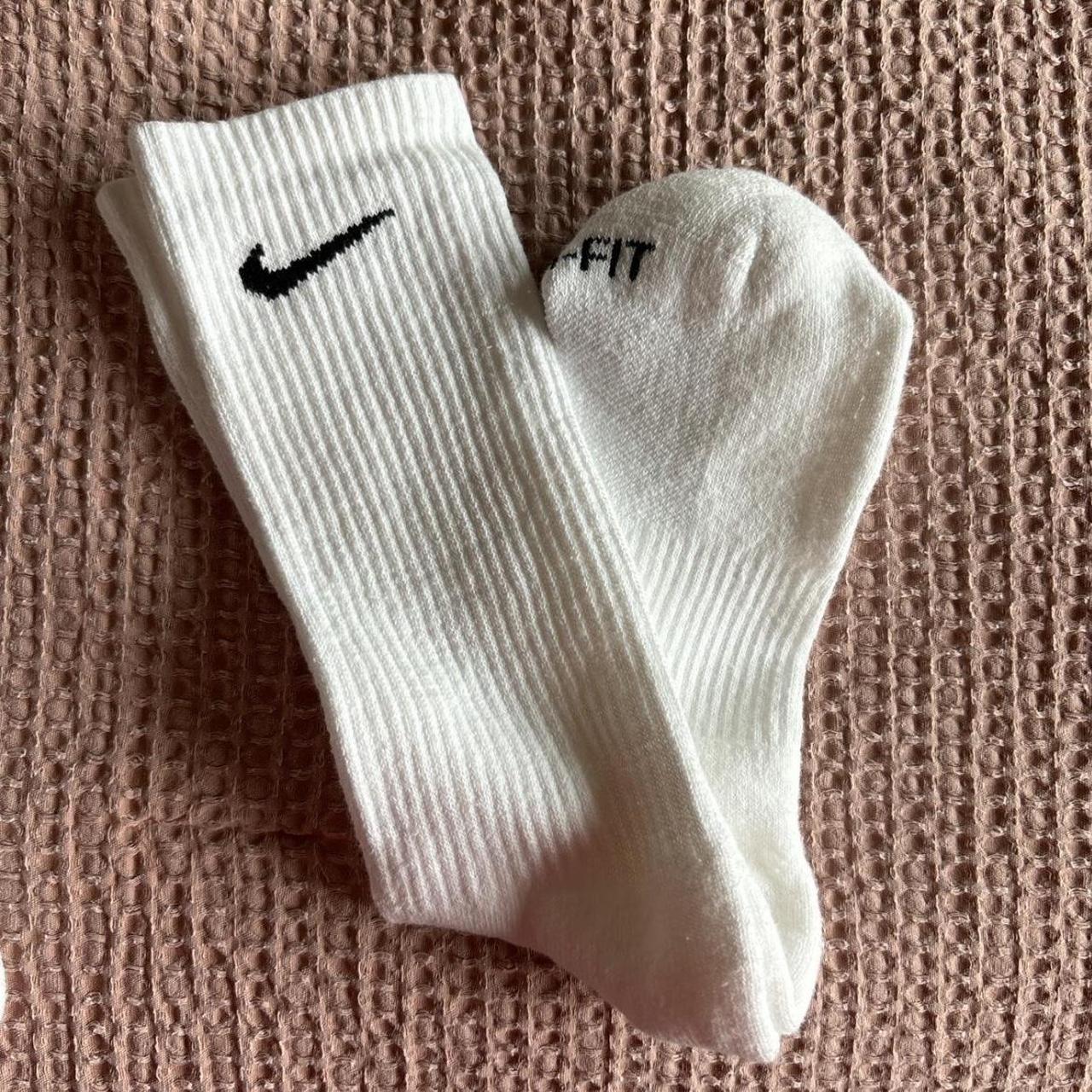 womens white socks nike