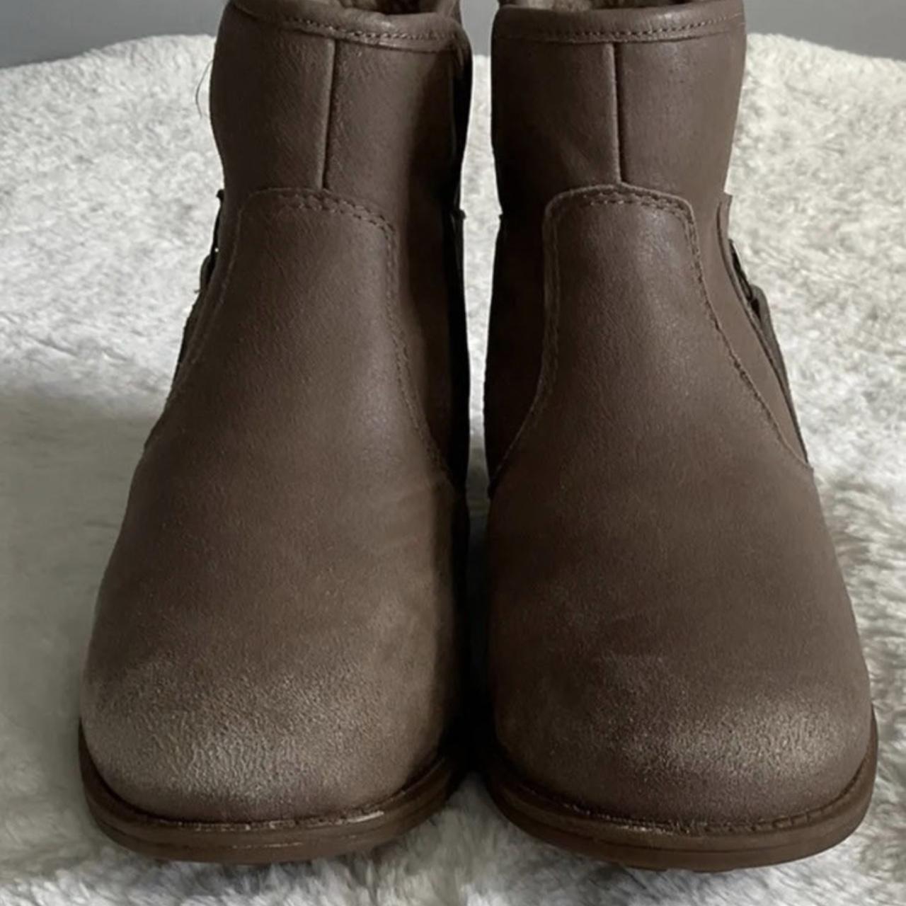 Ugg lavelle hot sale size 6