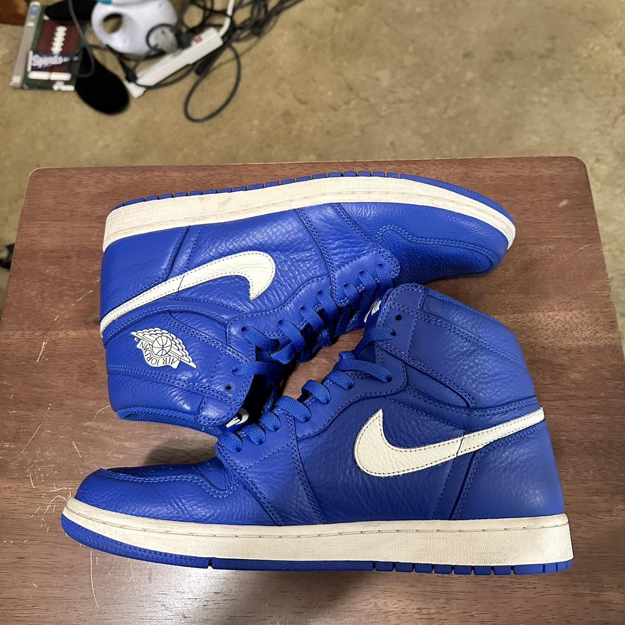 nike white and blue jordans