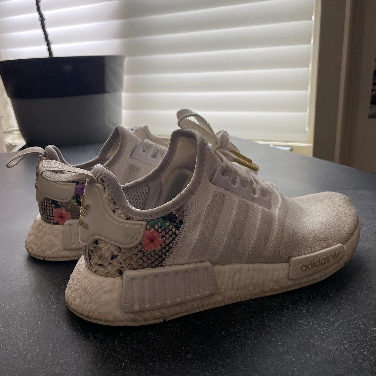 Adidas nmd r1 womens white outlet snakeskin