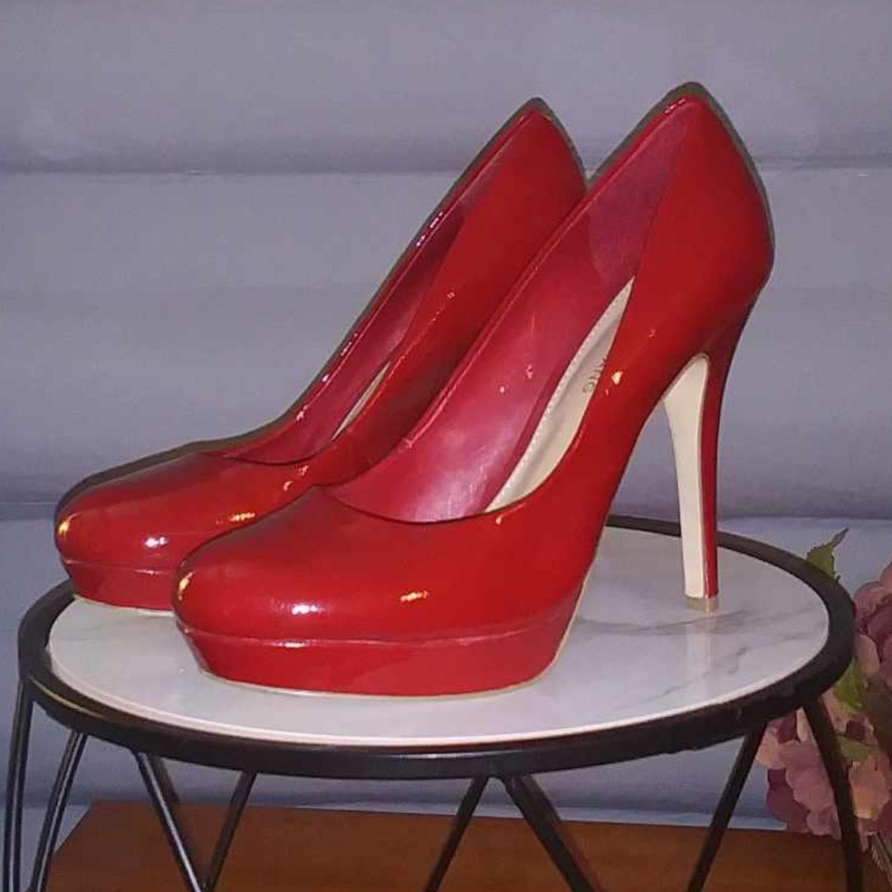 Candy deals apple red pumps