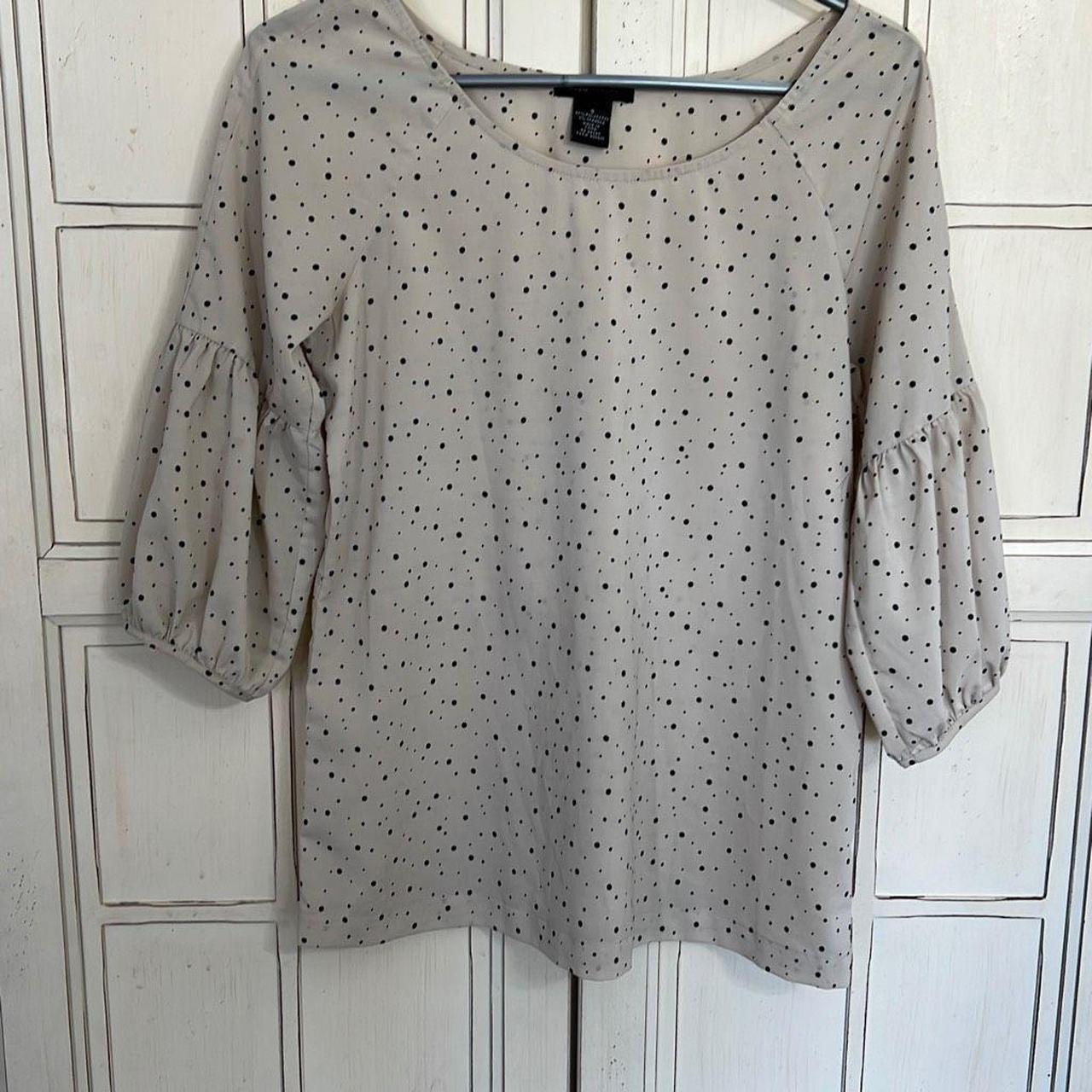 Beautiful blouse size small by BCBGMaxazria. Perfect Depop