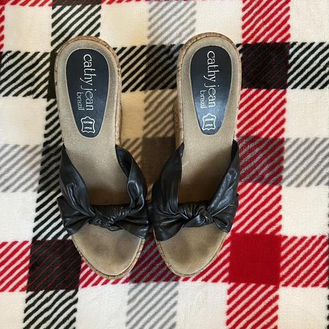 Cathy Jean black heels Size: 5 4.5 inch heel Feel... - Depop