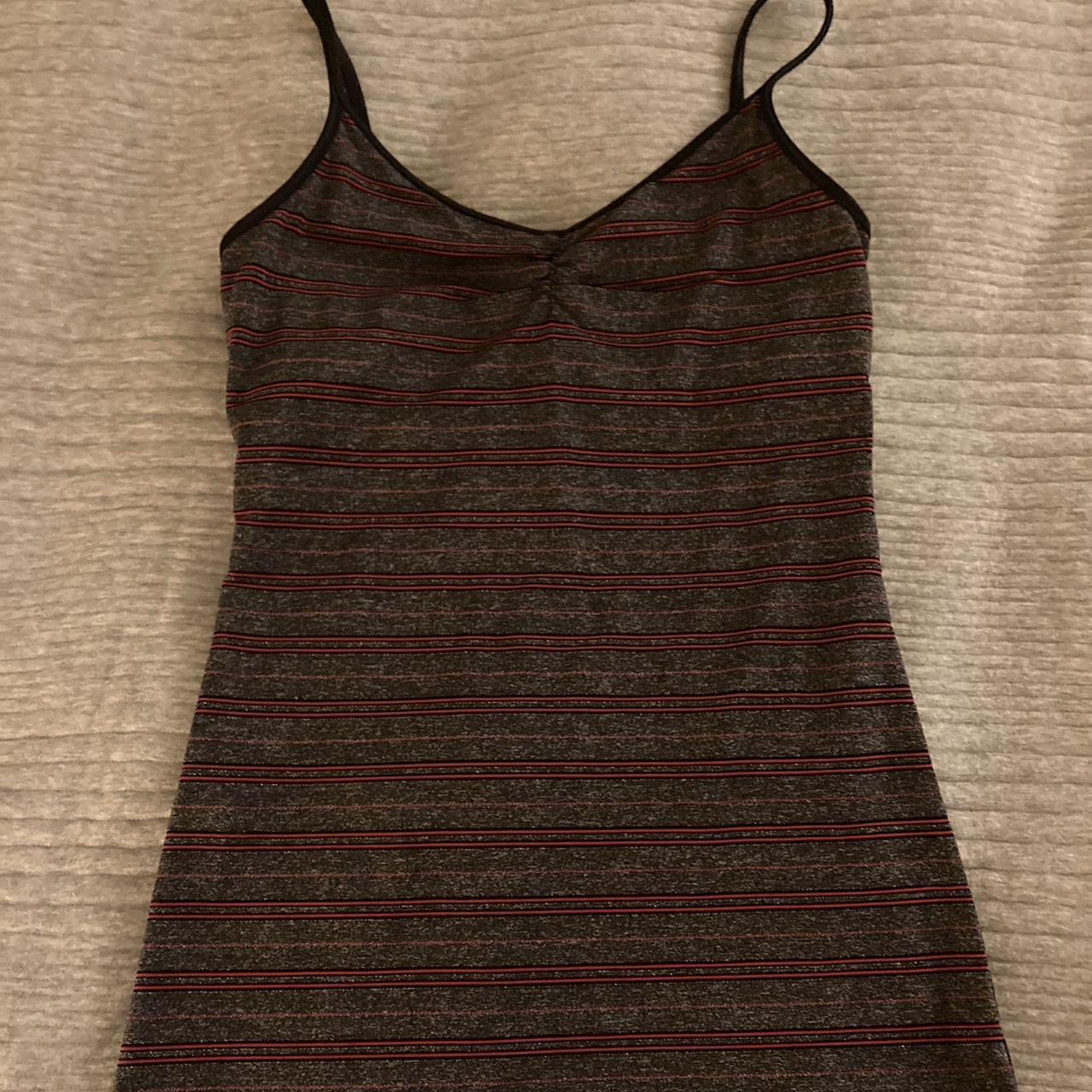 Super Flattering Y2k Grey & Burgundy V-neck Tank Top - Depop